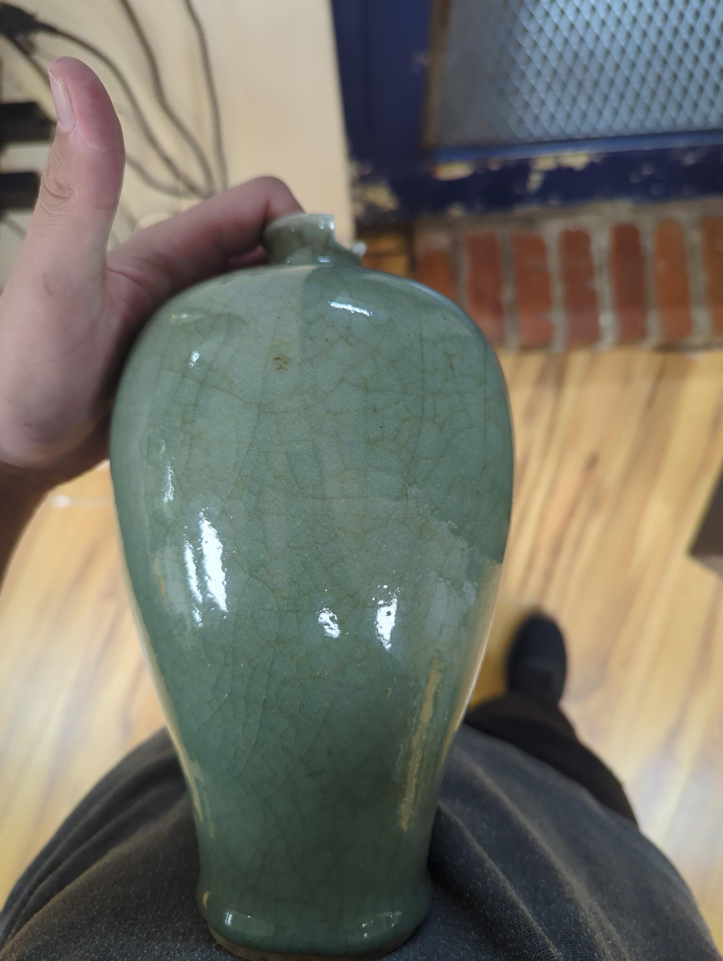 A Chinese celadon crackle glazed vase, 24cm